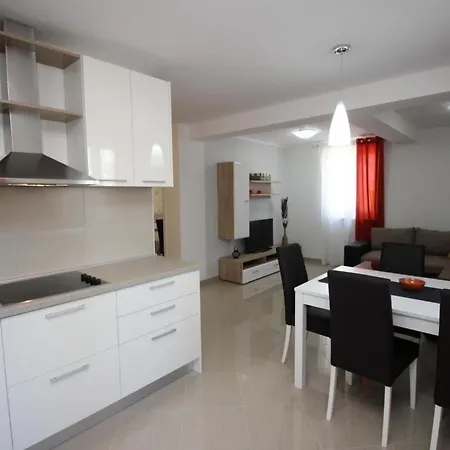 Apartament Tolles In Mit Eigener Terrasse By Interhome