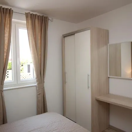 Tolles In Mit Eigener Terrasse By Interhome Apartament