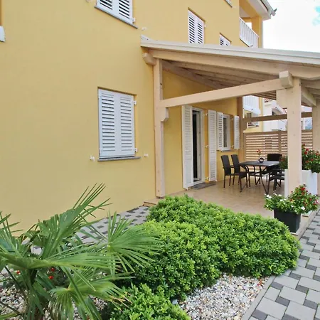 Apartament Tolles In Mit Eigener Terrasse By Interhome