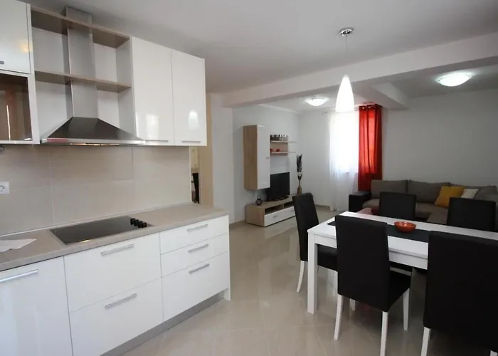 Apartamento Tolles In Mit Eigener Terrasse By Interhome