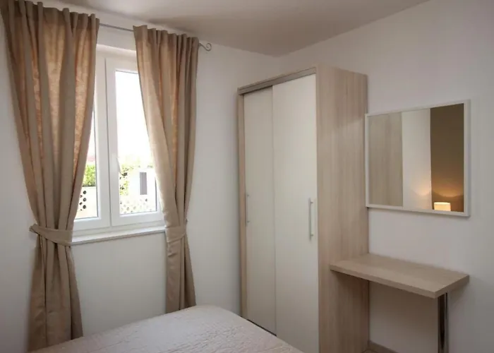Tolles In Mit Eigener Terrasse By Interhome Apartamento