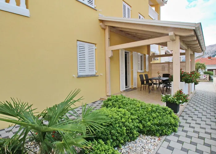 Apartamento Tolles In Mit Eigener Terrasse By Interhome