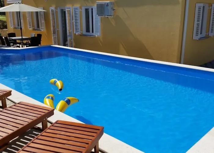 Apartamento Tolles In Mit Eigener Terrasse By Interhome