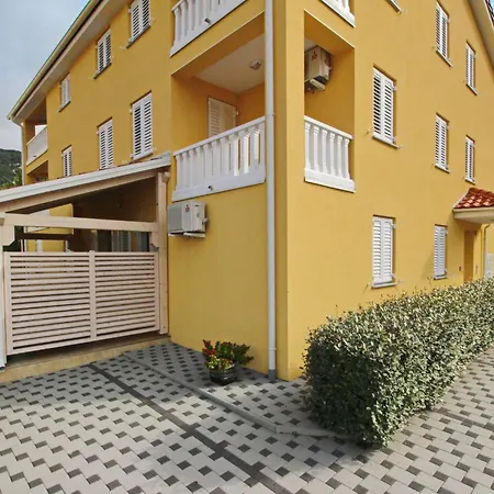 Apartment Tolles In Mit Eigener Terrasse By Interhome *